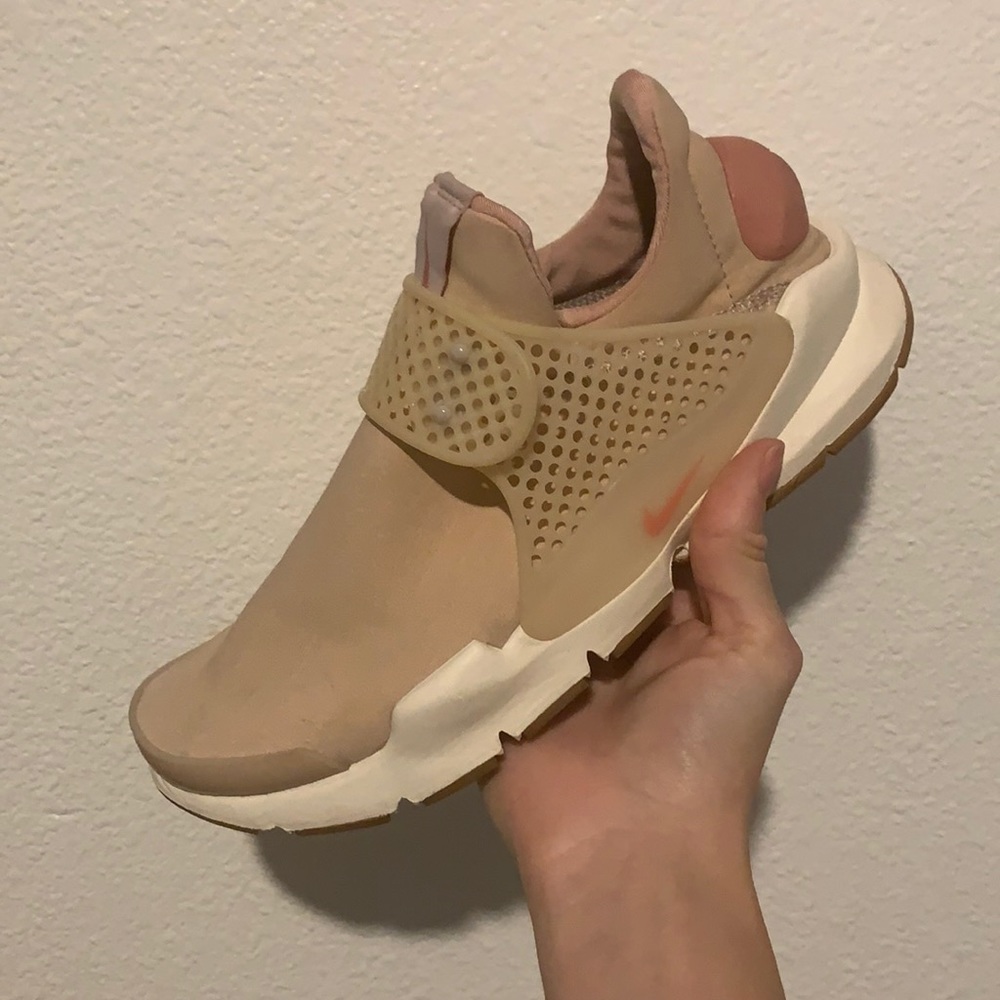 Super cute sock dart Nike